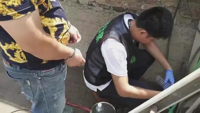 佛山生態(tài)環(huán)境部門(mén)嚴(yán)查污染行為 環(huán)境違法執(zhí)法帶走12人(圖2) 佛山生態(tài)環(huán)境部門(mén)嚴(yán)查污染行為 環(huán)境違法執(zhí)法帶走12人(圖2)