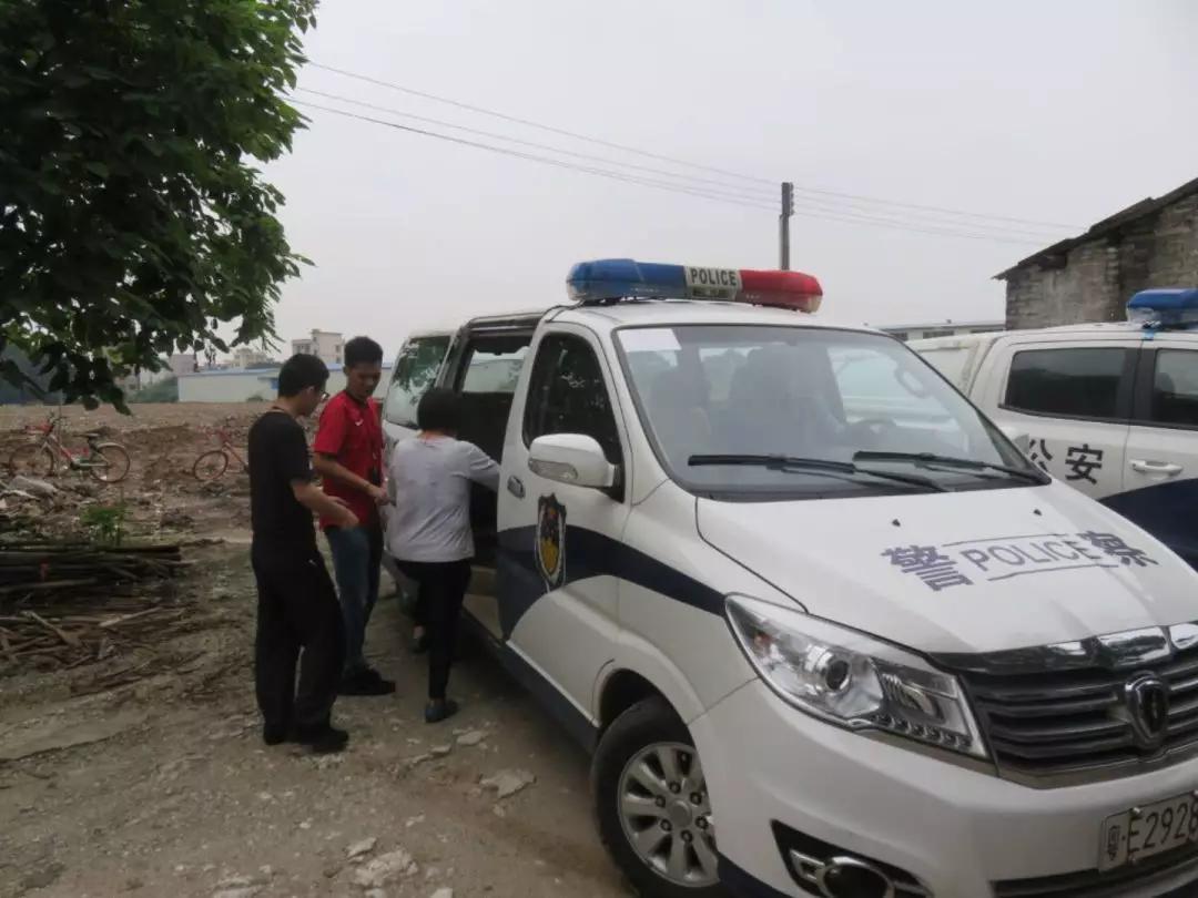 佛山生態(tài)環(huán)境部門(mén)嚴(yán)查污染行為 環(huán)境違法執(zhí)法帶走12人(圖5) 佛山生態(tài)環(huán)境部門(mén)嚴(yán)查污染行為 環(huán)境違法執(zhí)法帶走12人(圖5)