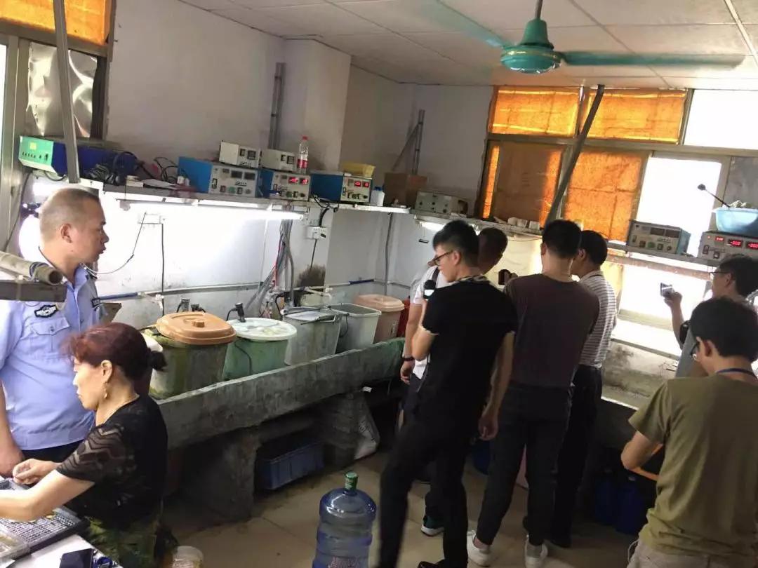 佛山生態(tài)環(huán)境部門(mén)嚴(yán)查污染行為 環(huán)境違法執(zhí)法帶走12人(圖6) 佛山生態(tài)環(huán)境部門(mén)嚴(yán)查污染行為 環(huán)境違法執(zhí)法帶走12人(圖6)