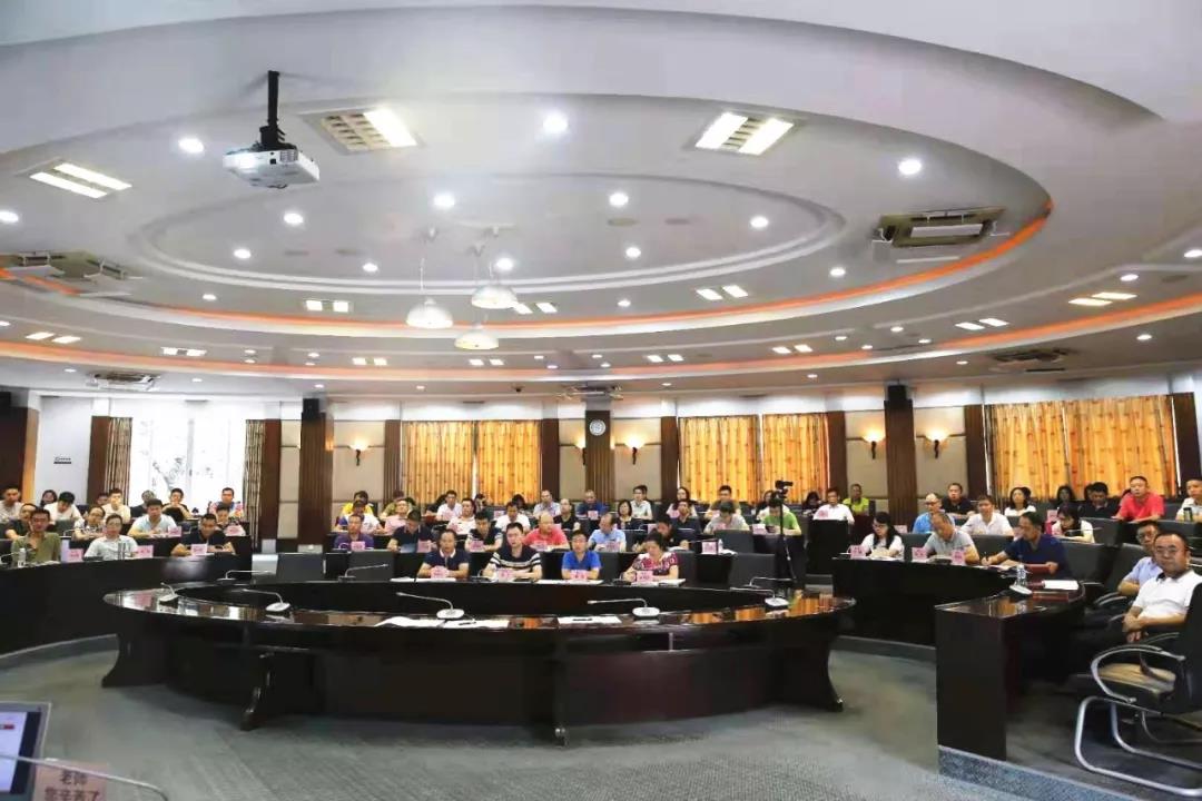 佛山市生態(tài)環(huán)境局局長(zhǎng)楊永泰作“不忘初心、牢記使命”主題教育報(bào)告